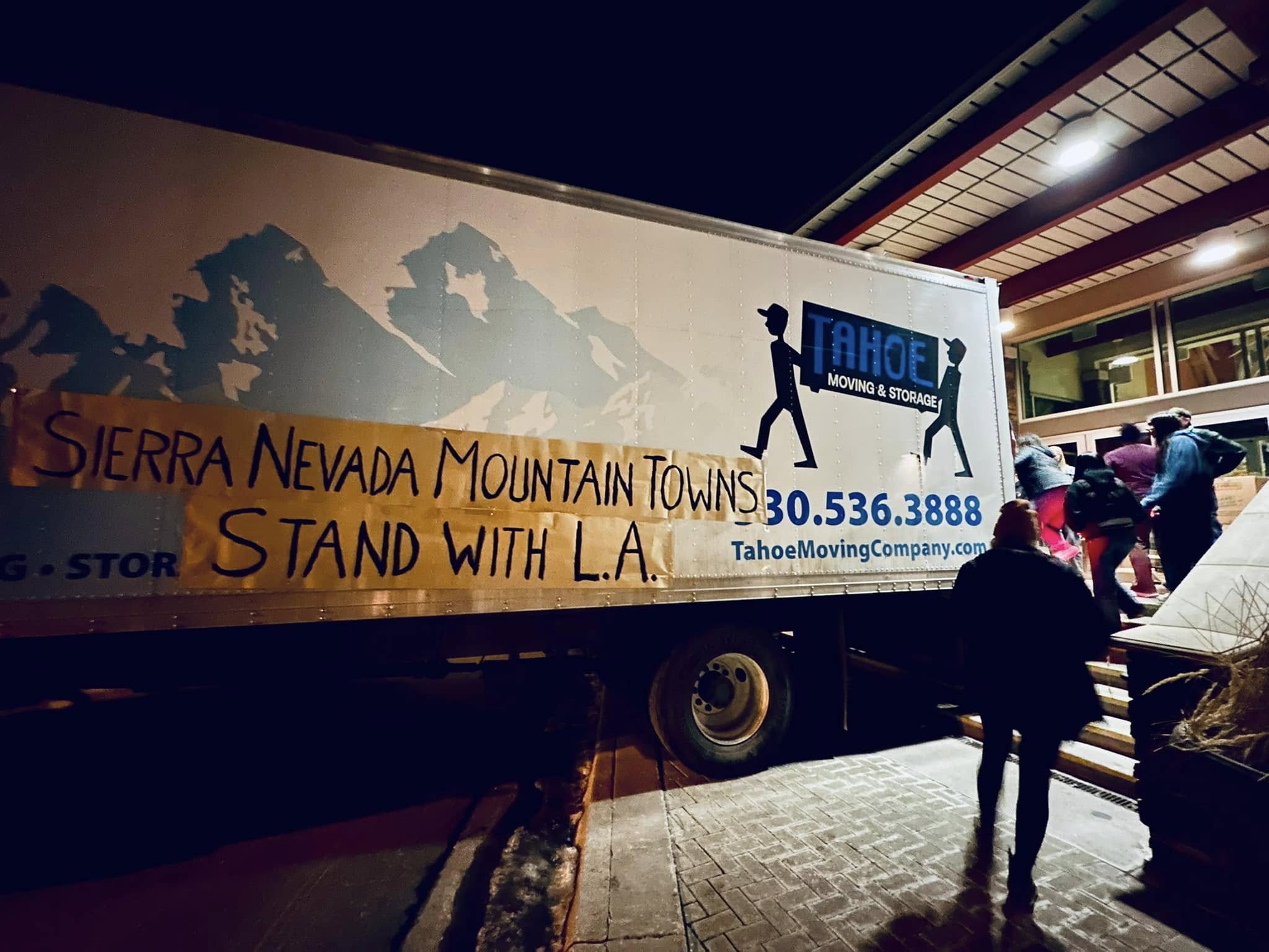 24 foot box truck from the side. 